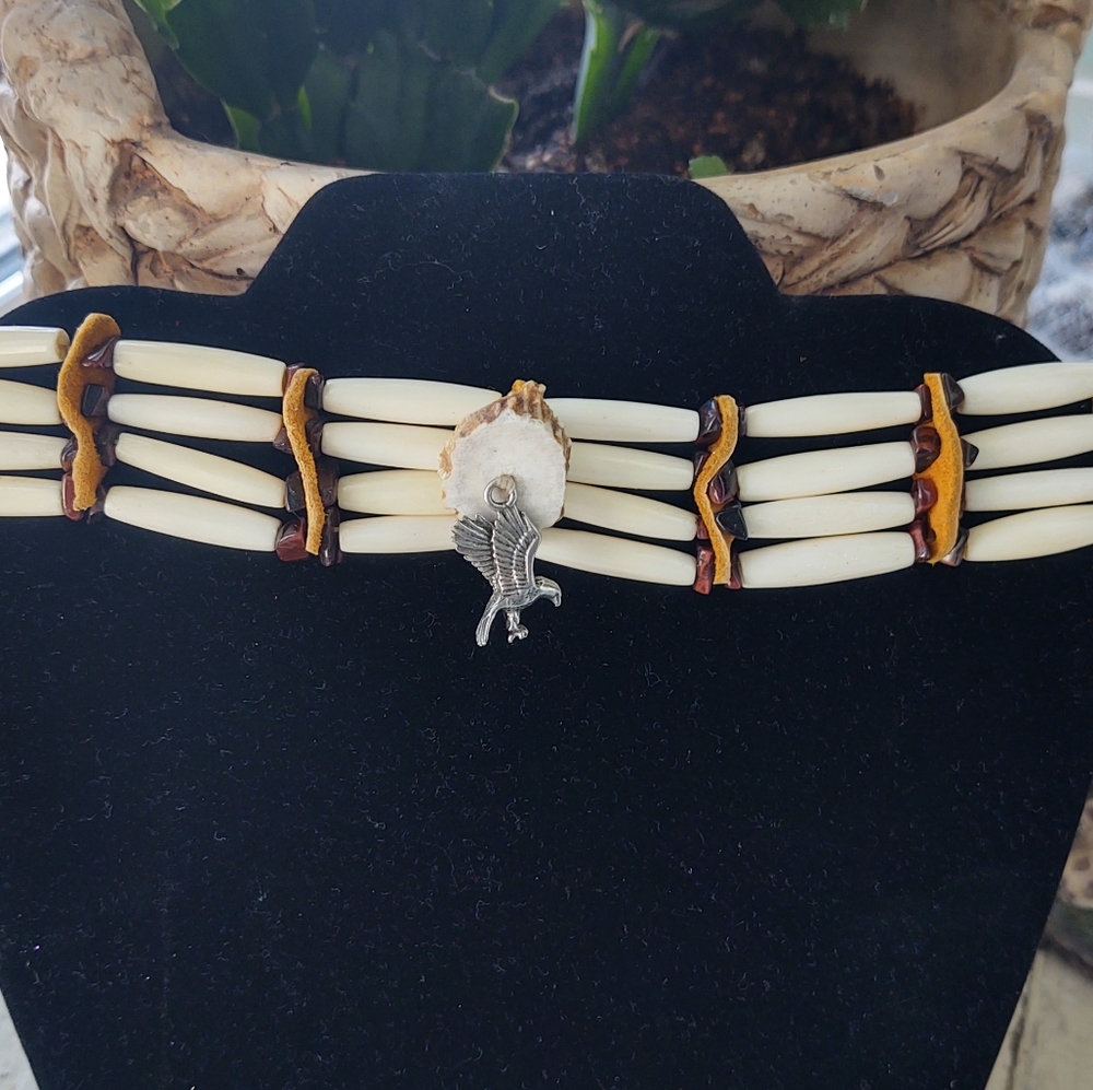 Bone choker